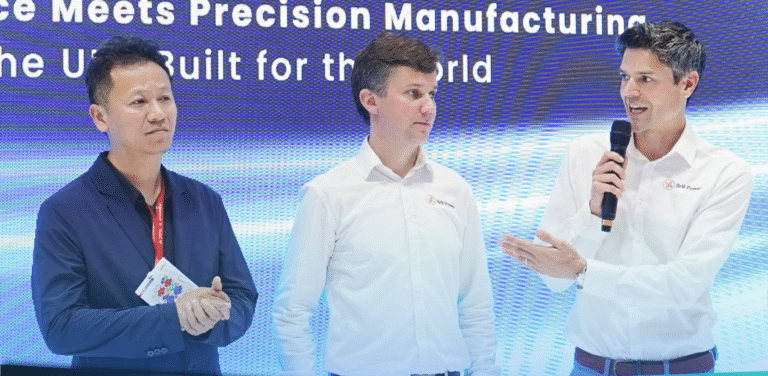 演讲人物海报3-04